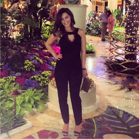 TOPSHOP Lace Keyhole Playsuit - Picture 2 of 7